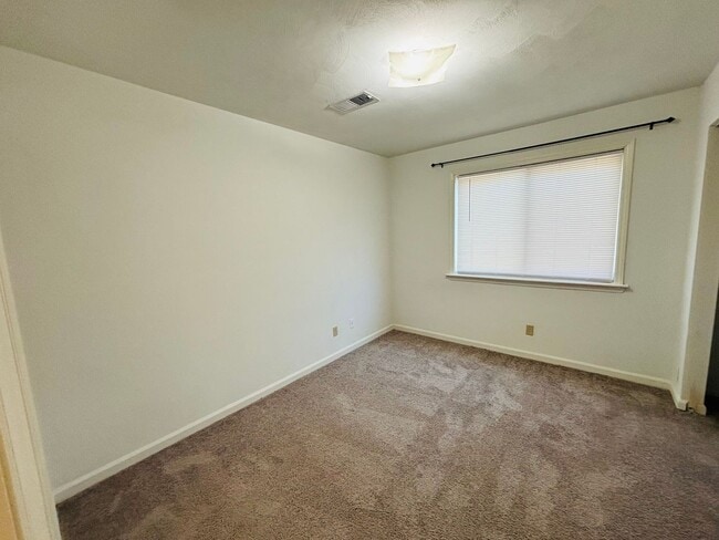 Building Photo - 402 Berryfield Ln
