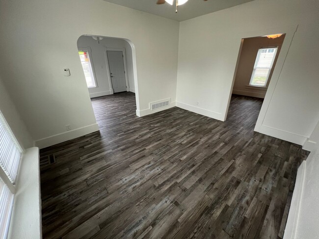 Primary Photo - 2 bedroom house with fenced in back yard i...