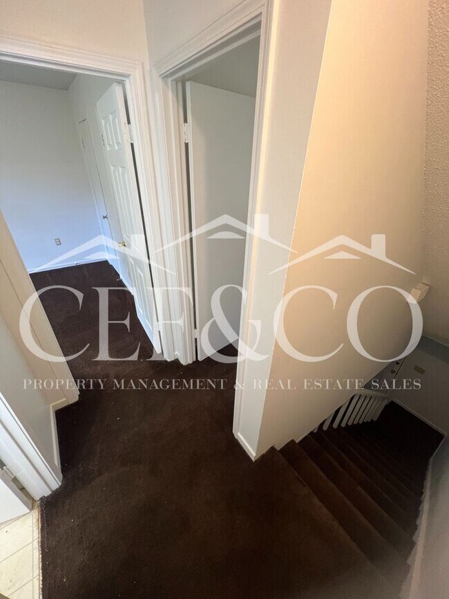 Building Photo - 108-B Stonecreek Dr