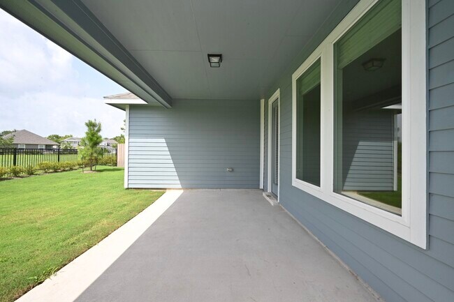 Building Photo - 33019 School Hl Rd