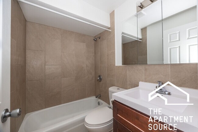 Building Photo - 3710 N Pine Grove Ave