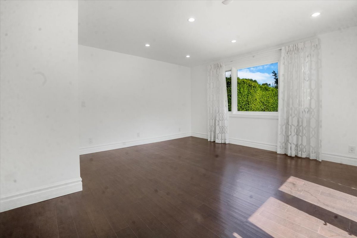 Building Photo - 114 S Layton Dr