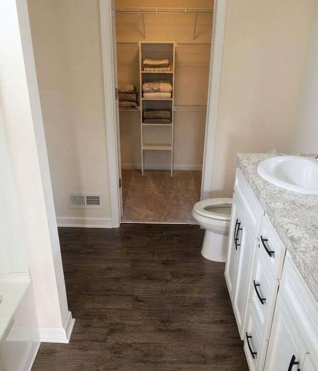 Building Photo - 304 Gray Fox Ct