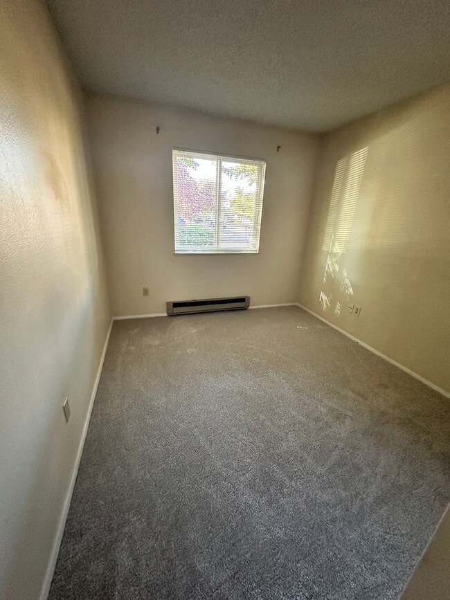 Building Photo - 3-Bedroom Unit on one level with a 1-car garage! Rent includes water-sewer and garbage!