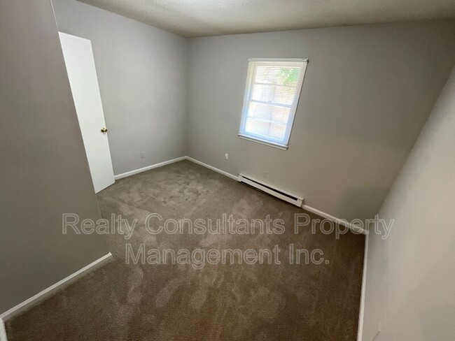 Building Photo - 113 Cox Ave