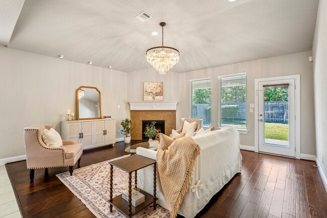 Building Photo - 16719 Highland Country Dr