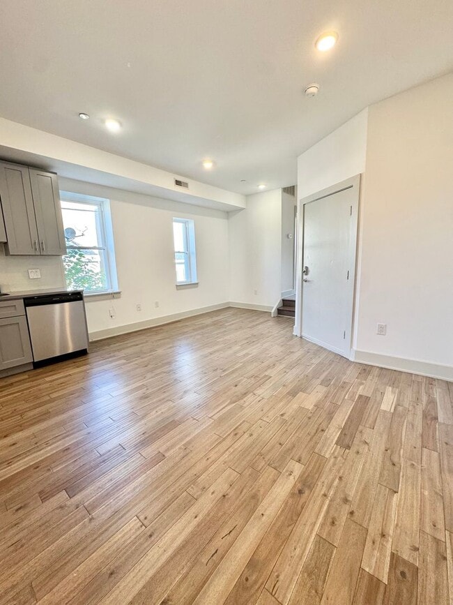 Building Photo - 3213 Haverford Ave