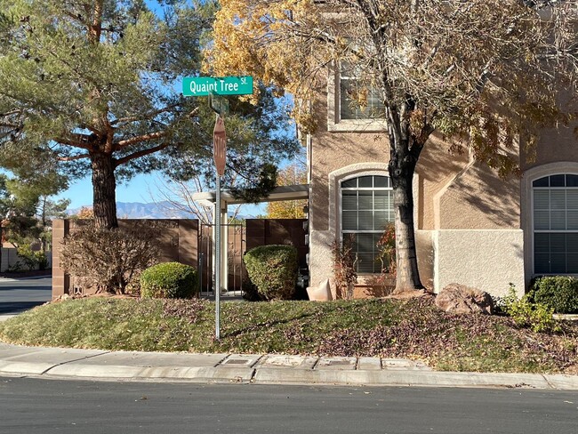 Building Photo - Three Bedroom 2 1/2 bath Townhouse