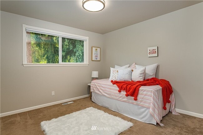 Building Photo - Newport Hills 3bed/1bath Home!