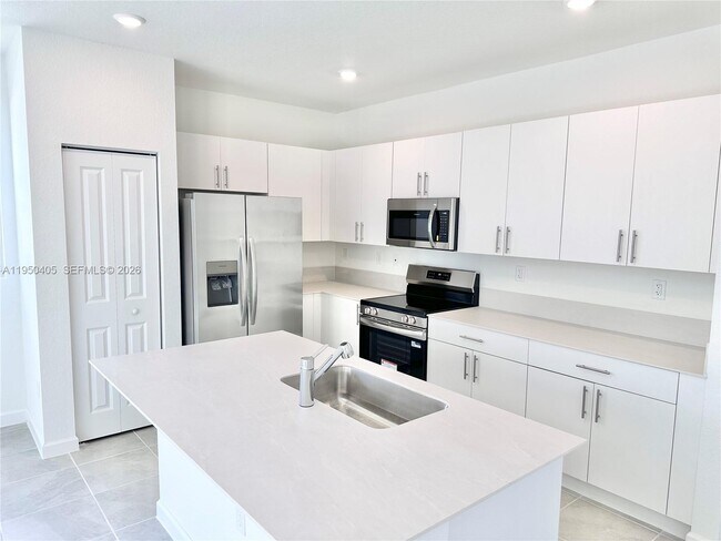 Building Photo - 191 SE 11th St