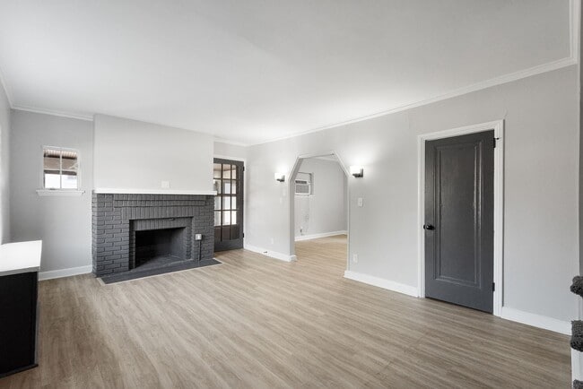 Building Photo - Stunning 4 bedroom home in McKeesport available July 1!