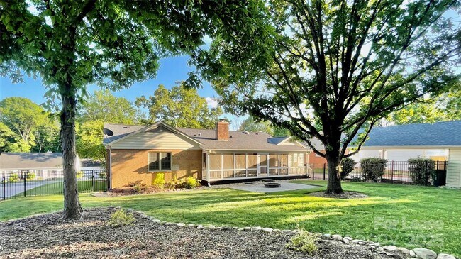 Building Photo - 6810 Rosemary Ln