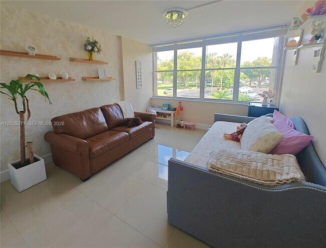 Building Photo - 16300 Golf Club Rd