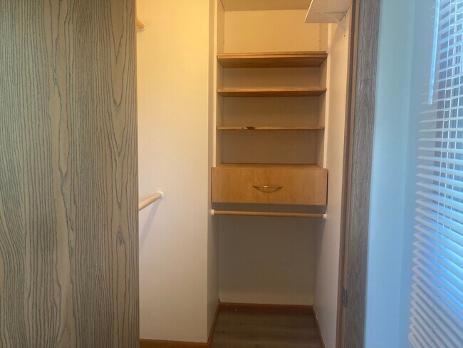 Building Photo - 551 Leah Ln