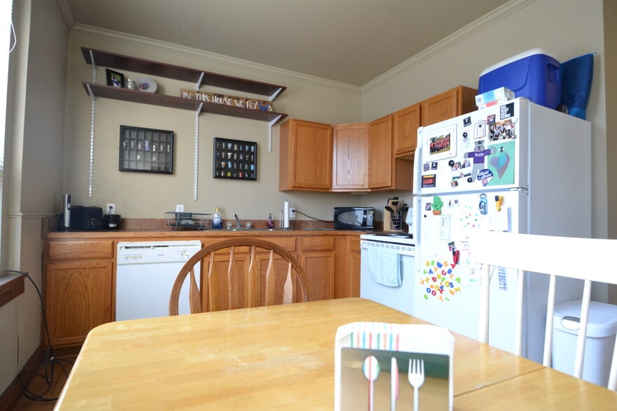 Primary Photo - 106 W McPherson St