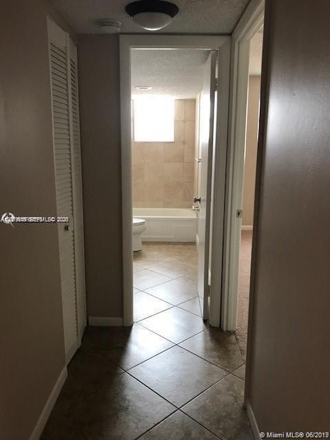 Building Photo - 406 NW 68th Ave