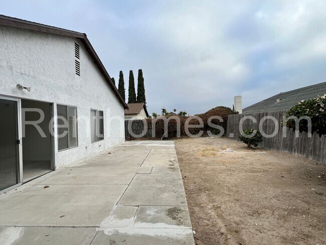 Building Photo - 11303 Kelowna Rd