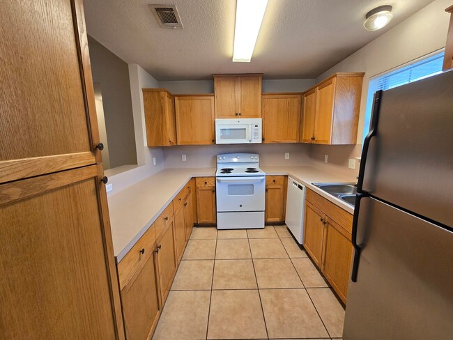 Building Photo - College Station - 3 Bedrooms / 3 bath Duplex on Oldenburg