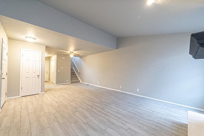 Building Photo - Updated 2-Bed, 1.5-Bath Townhome in NW Nor...