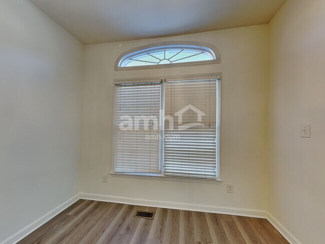 Building Photo - 1312 Ujamaa Dr