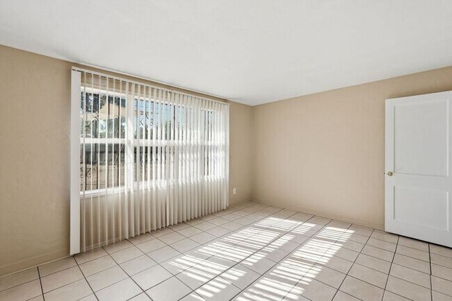 Building Photo - Light-Filled Tucson 2 Bedroom Rental – Move In This November!