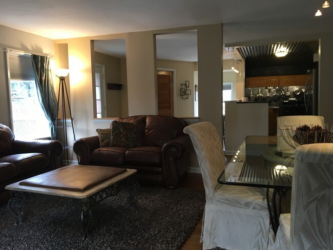 Building Photo - 1027 Cherokee Rd