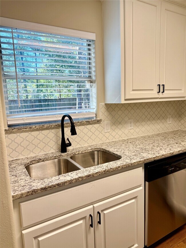 Building Photo - 16306 Many Trees Ln