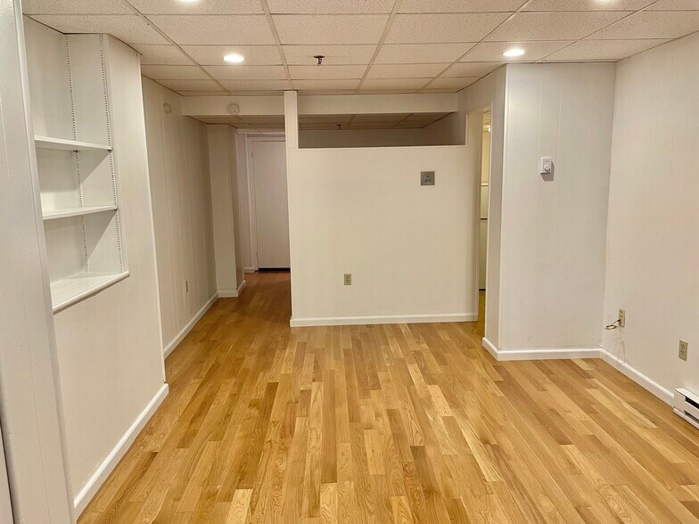 Building Photo - 1077 Beacon St