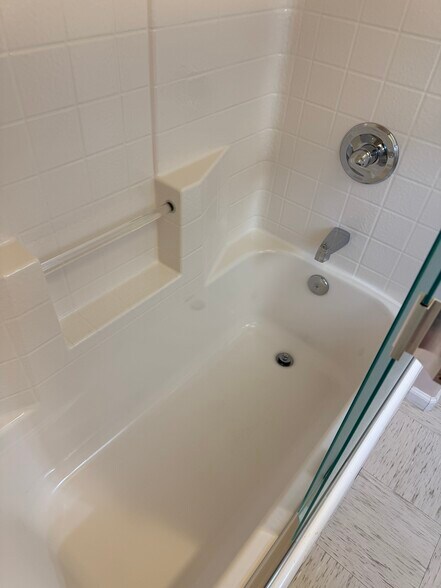 Building Photo - 2301 N Vickie Ct