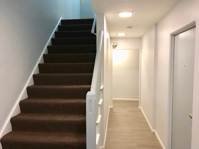 Building Photo - 526 W Roscoe St