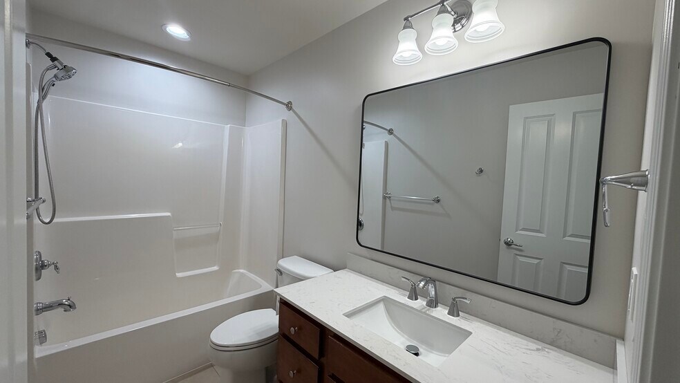 Building Photo - 281 Sterling Dr