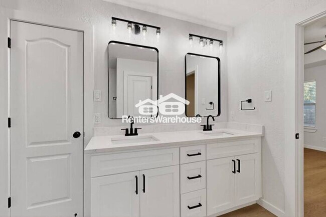 Building Photo - Completely Refreshed NRH Home Move IN Ready.