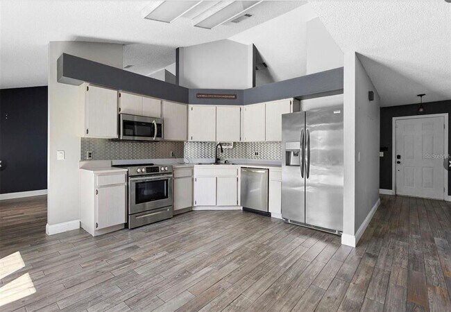 Building Photo - 5517 Loma Vista Dr E