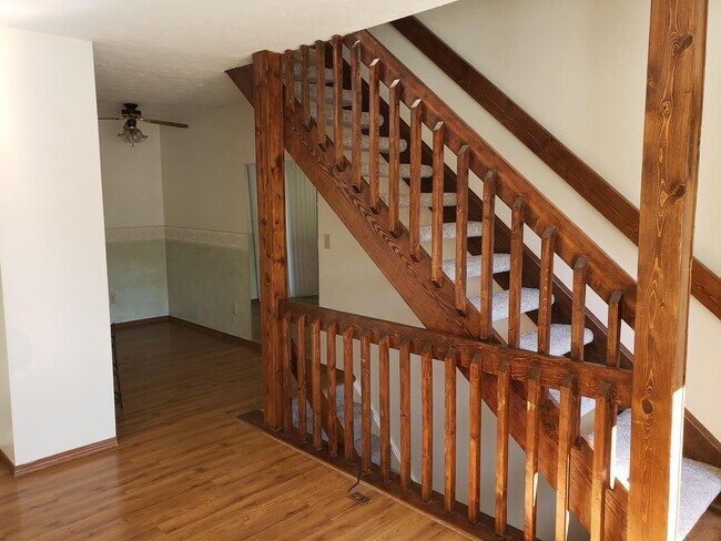 Building Photo - 7900 Barkwood Dr