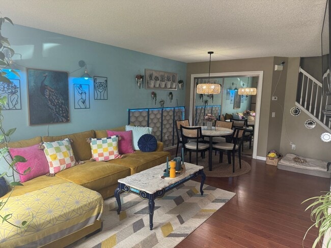 Building Photo - Updated 2 Br / 2 Ba End Unit TH w/ 2-Car G...