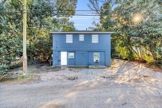 Building Photo - 1408 1/2 E 38th Upper