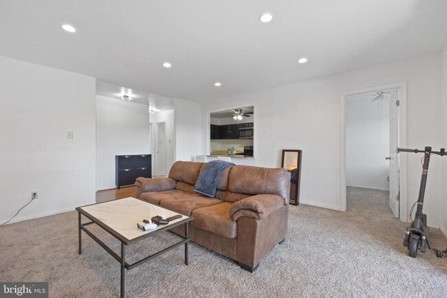 Building Photo - 804 Quince Orchard Blvd