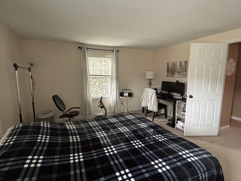Bedroom - 20 Guilford Ln
