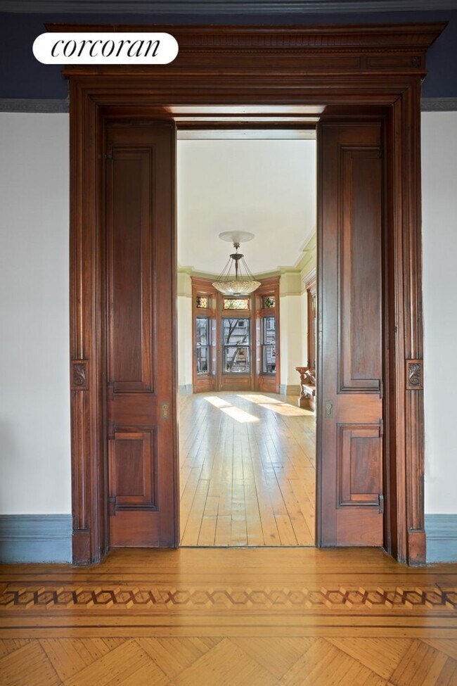Building Photo - 555 3rd St