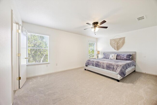 Building Photo - 8710 Davis Oaks Trail