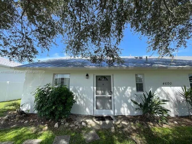 Primary Photo - 4600 SW 9th Ave