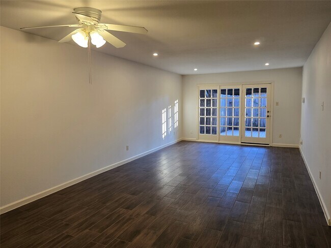 Building Photo - 856 Wax Myrtle Ln