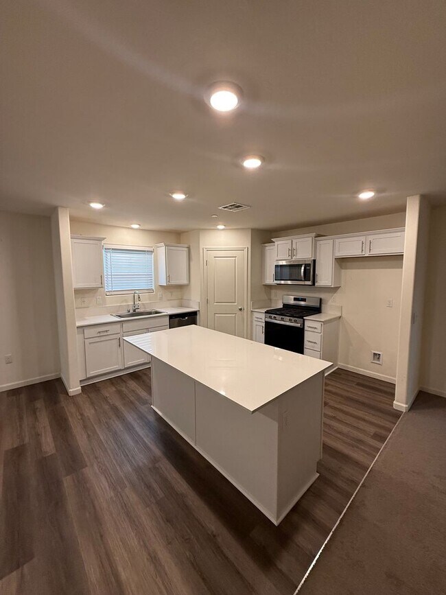 Building Photo - Beautiful 4BD/3BA Single-Family Home Solar, Battery Backup & Move-In Ready