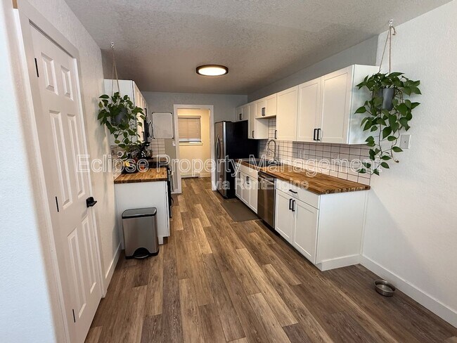 Building Photo - 464 Tara Dr