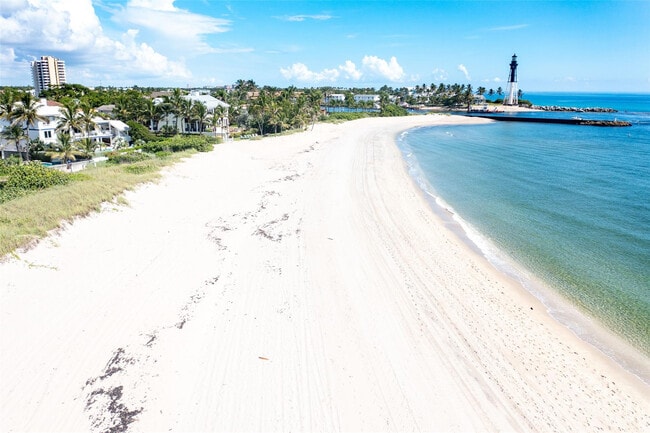 Building Photo - 2605 Bay Dr