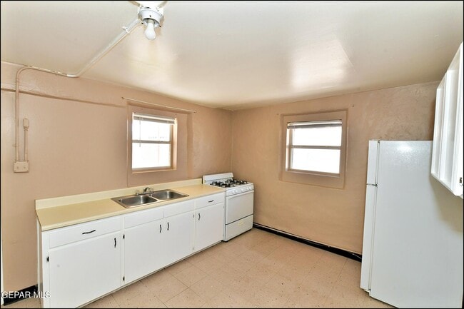 Building Photo - 8058 Gilbert Dr