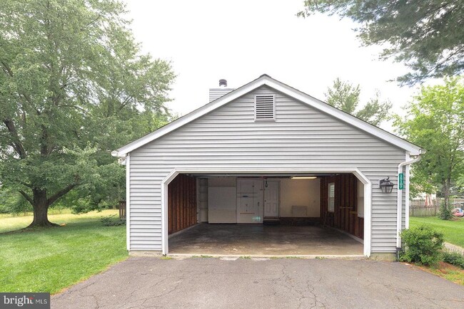 Building Photo - 15107 General Stevens Ct