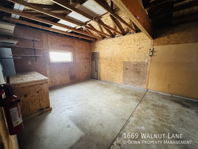 Building Photo - 1669 Walnut Ln