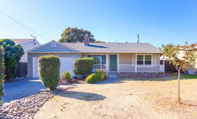 Building Photo - Charming 3 Bed, 2 bath in the East Foothills