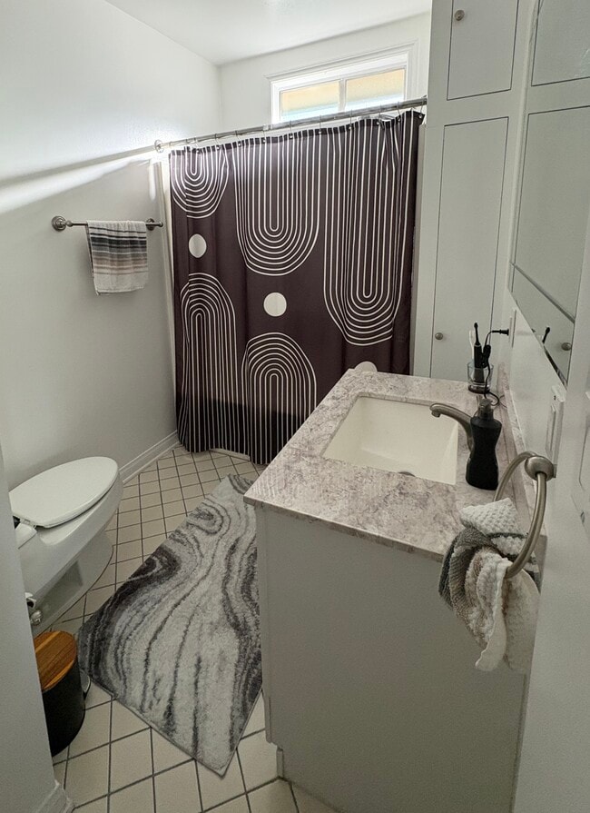 Building Photo - 1766 Carmona Ave